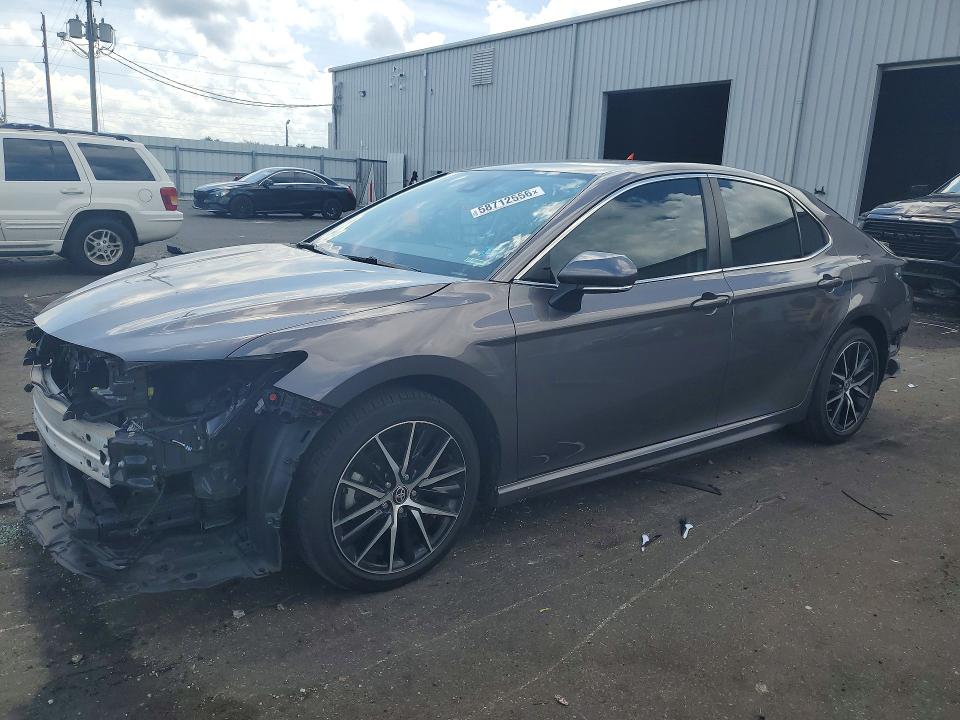 58712556 :رقم المزاد ، 4T1G11AK0NU652226 vin ، 2022 Toyota Camry مزاد بيع