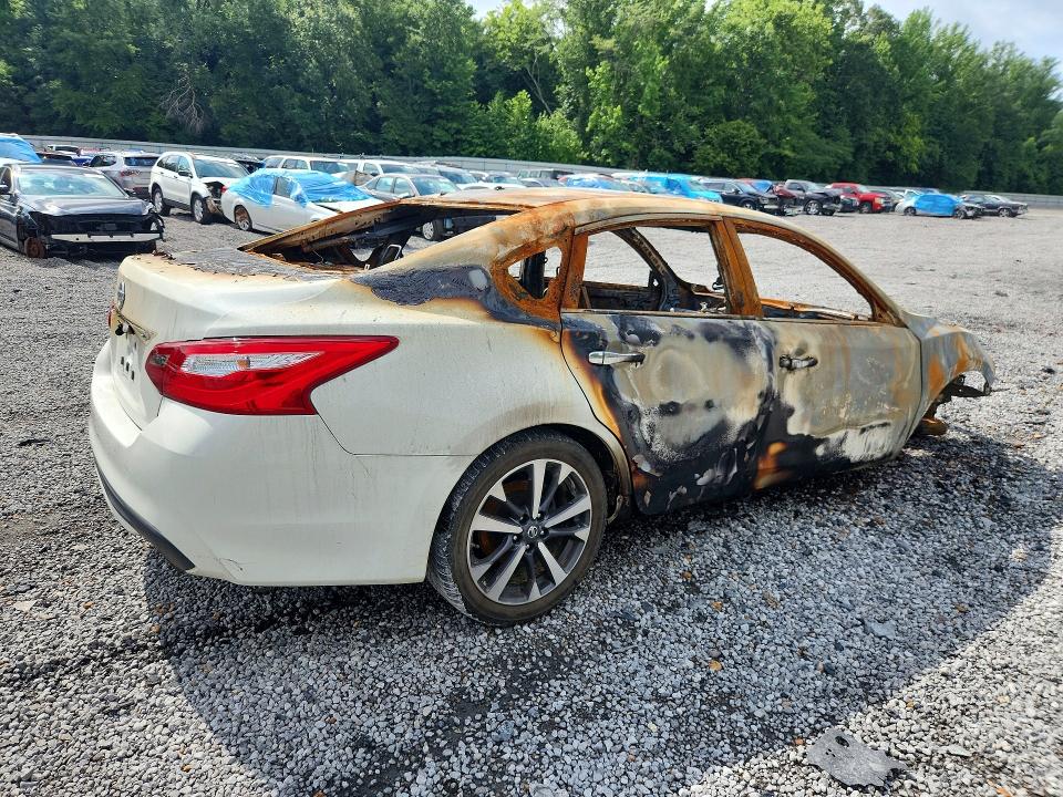 2017 Nissan Altima მანქანა იყიდება აუქციონზე, vin: 1N4AL3AP3HC292333, აუქციონის ნომერი: 58421386