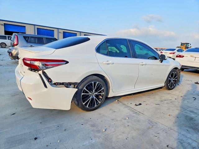 57902796 :رقم المزاد ، JTNB11HK2J3010185 vin ، 2018 Toyota Camry مزاد بيع