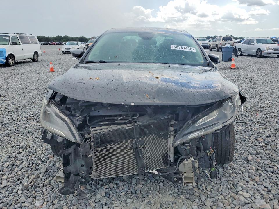 58381446 :رقم المزاد ، 1C3CCCCG5FN581557 vin ، 2015 Chrysler 200 مزاد بيع