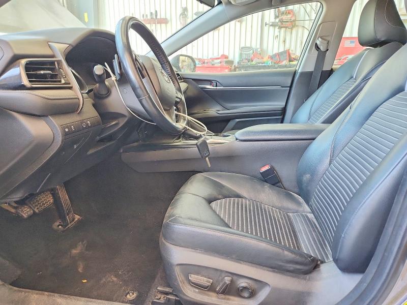 56271206 :رقم المزاد ، 4T1B11HK0KU692706 vin ، 2019 Toyota Camry مزاد بيع