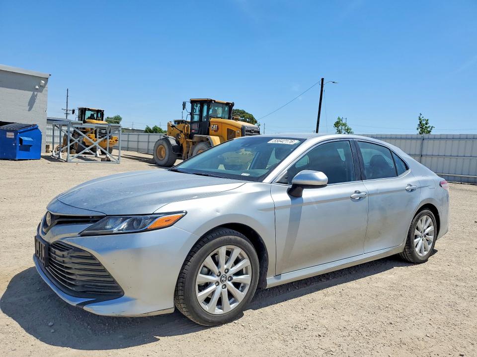 55642176 :رقم المزاد ، 4T1B11HK2KU790698 vin ، 2019 Toyota Camry مزاد بيع