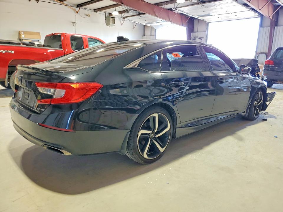 56541686 :رقم المزاد ، 1HGCV1F30JA225280 vin ، 2018 Honda Accord مزاد بيع