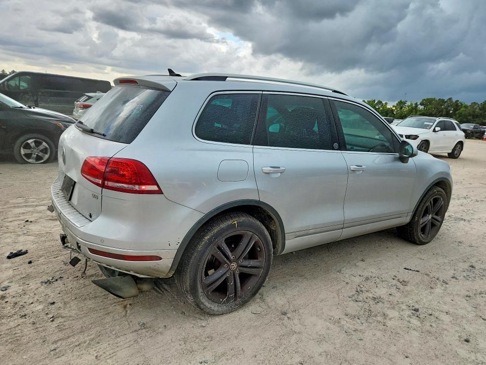 Продажа на аукционе авто 2017 Volkswagen Touareg, vin: WVGRF7BP6HD001453, номер лота: 55628166