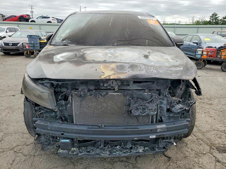 56655826 :رقم المزاد ، KNDME5C13H6272006 vin ، 2017 Kia Sedona مزاد بيع