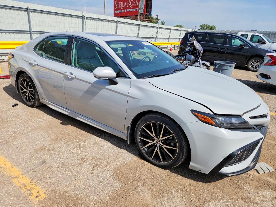 Продажа на аукционе авто 2022 Toyota Camry, vin: 4T1T11AK8NU014580, номер лота: 97683155