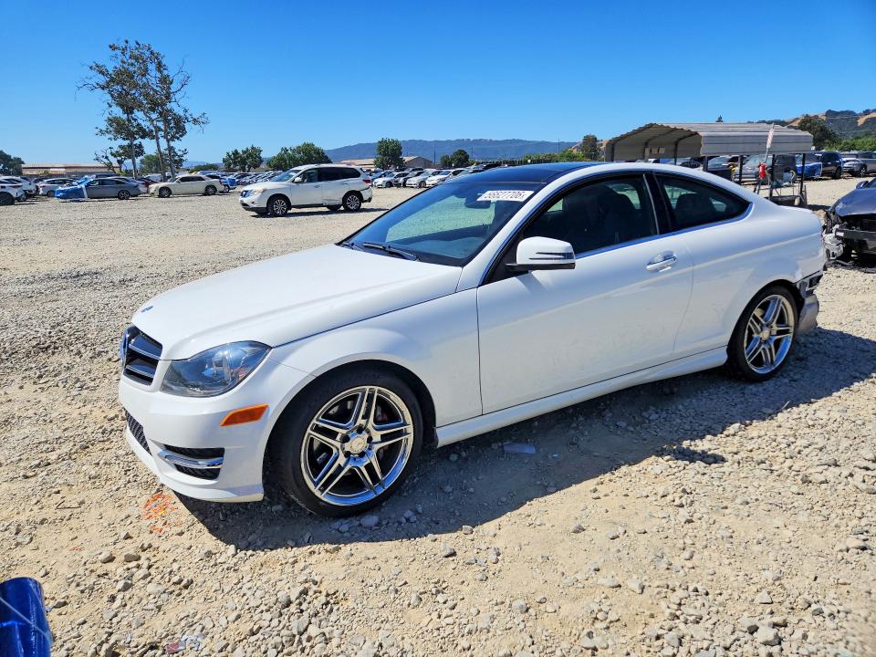 2015 Mercedes-benz C მანქანა იყიდება აუქციონზე, vin: WDDGJ5HB0FG374886, აუქციონის ნომერი: 56627706