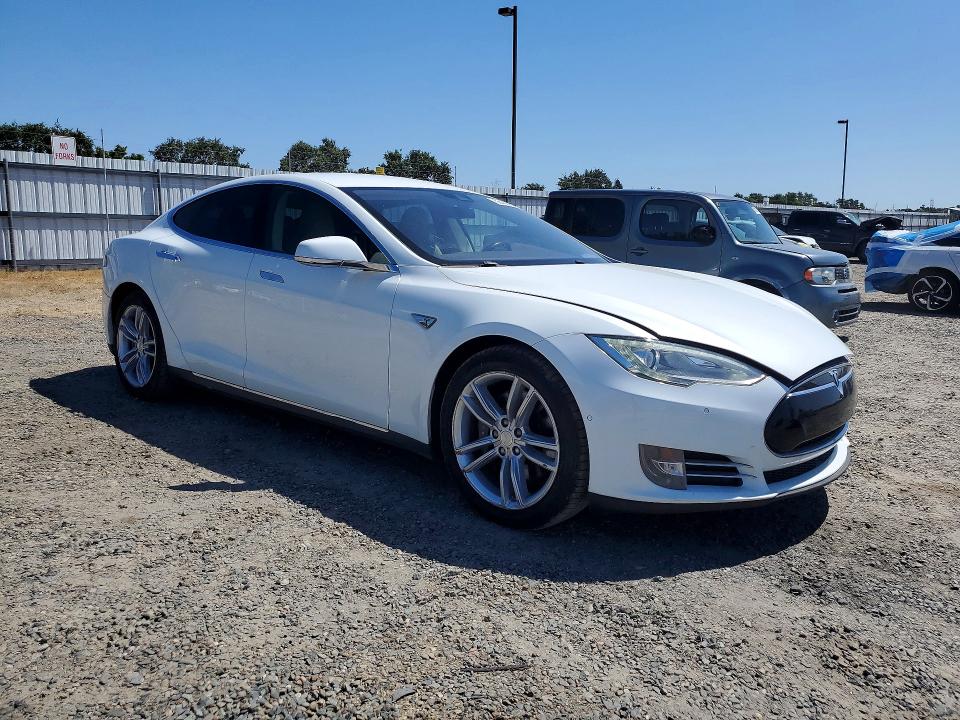 58409456 :رقم المزاد ، 5YJSA1E13FF114100 vin ، 2015 Tesla Model S مزاد بيع