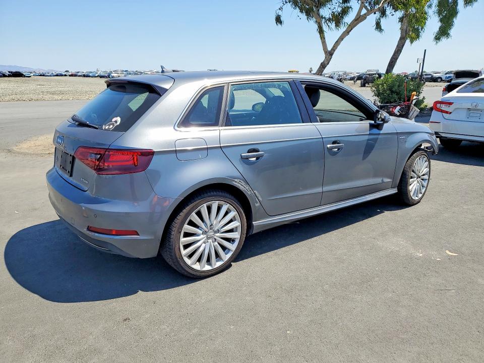 Продаж на аукціоні авто 2016 Audi A3, vin: WAUTPBFF0GA048812, номер лоту: 57265216