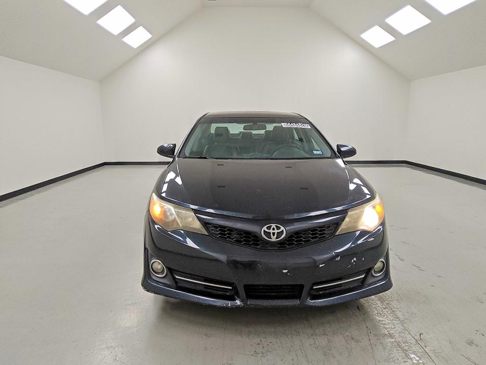 56484826 :رقم المزاد ، 4T1BF1FK7EU408349 vin ، 2014 Toyota Camry مزاد بيع