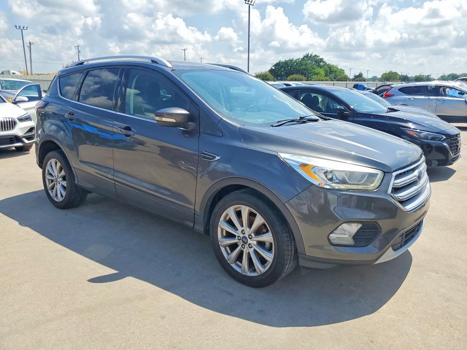 55682076 :رقم المزاد ، 1FMCU0JD3HUC51601 vin ، 2017 Ford Escape مزاد بيع