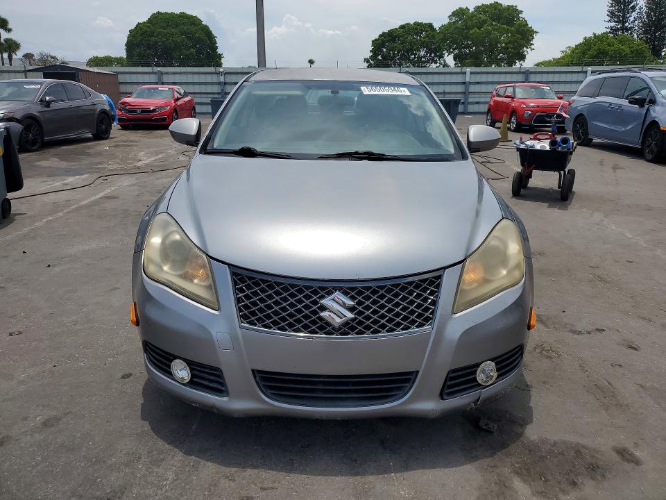 2013 Suzuki Kizashi მანქანა იყიდება აუქციონზე, vin: JS2RE9A38D6100314, აუქციონის ნომერი: 56505946