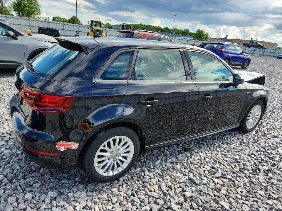 Продаж на аукціоні авто 2016 Audi A3, vin: WAUVPBFF0GA093130, номер лоту: 57578306