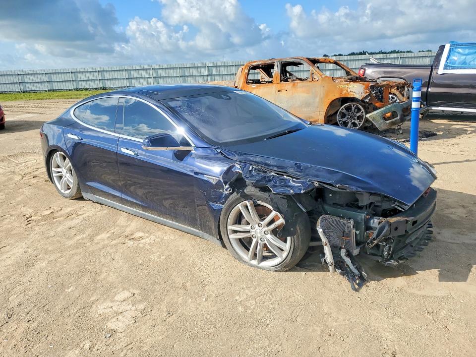 Продажа на аукционе авто 2015 Tesla Model S, vin: 5YJSA1S28FF085125, номер лота: 56652366