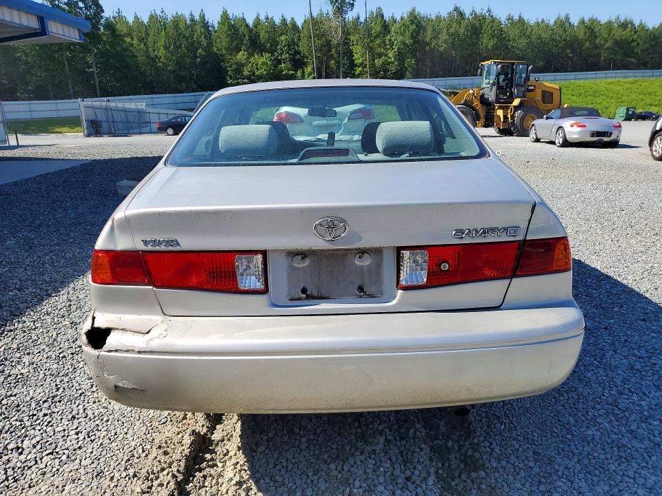 58355946 :رقم المزاد ، 4T1BG22K51U035072 vin ، 2001 Toyota Camry مزاد بيع