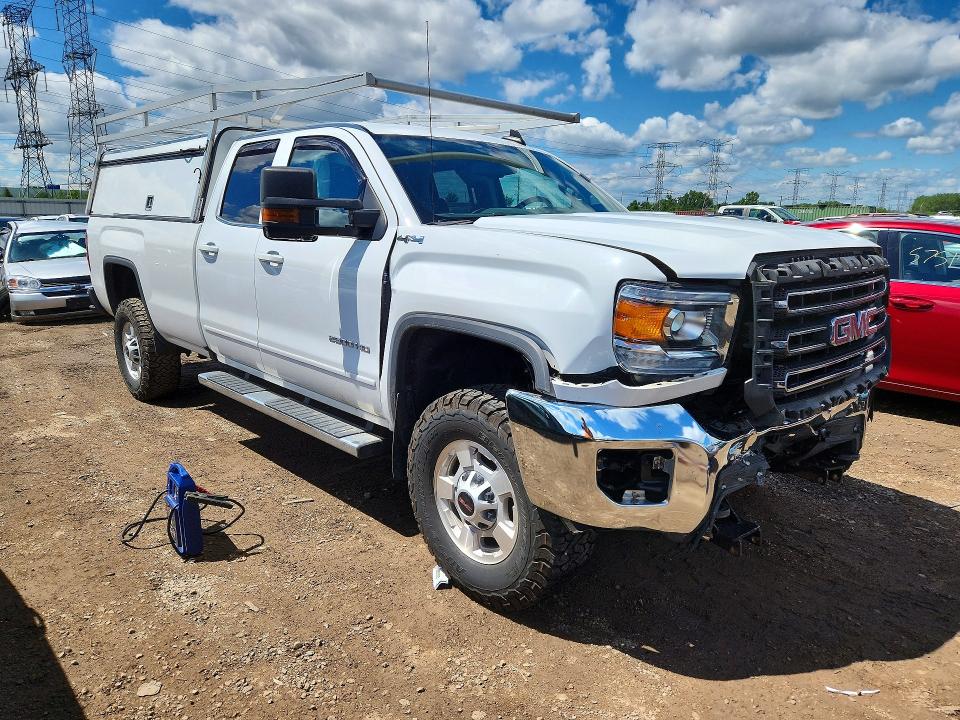 57724056 :رقم المزاد ، 1GT22SEG7JZ252782 vin ، 2018 Gmc Sierra مزاد بيع