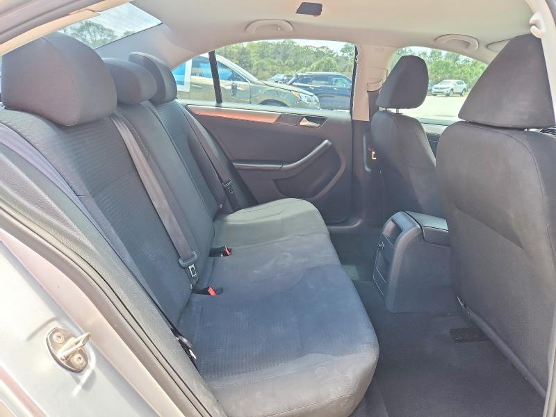 57008916 :رقم المزاد ، 3VWD17AJ7FM250563 vin ، 2015 Volkswagen Jetta مزاد بيع