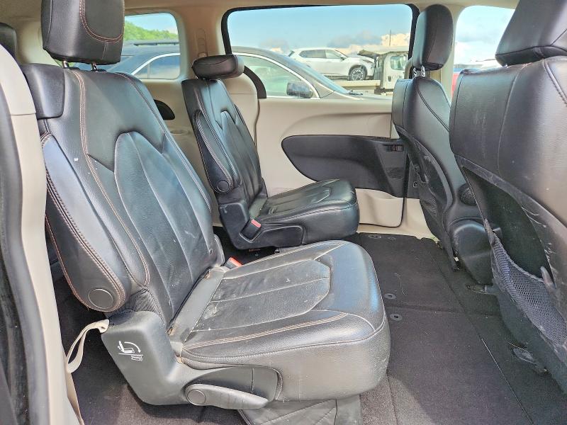 58776866 :رقم المزاد ، 2C4RC1BG8HR523878 vin ، 2017 Chrysler Pacifica مزاد بيع