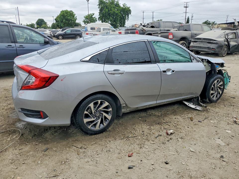 57957336 :رقم المزاد ، 2HGFC2F7XJH577893 vin ، 2018 Honda Civic مزاد بيع