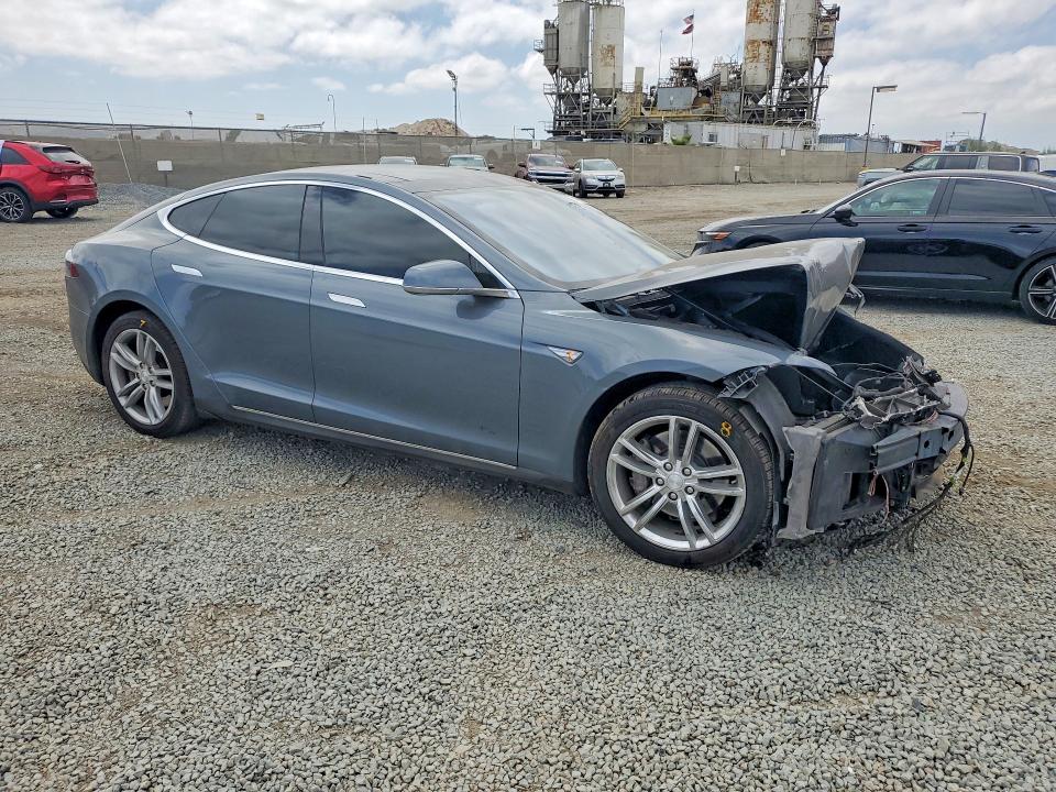 57447946 :رقم المزاد ، 5YJSA1CN6DFP27377 vin ، 2013 Tesla Model S مزاد بيع