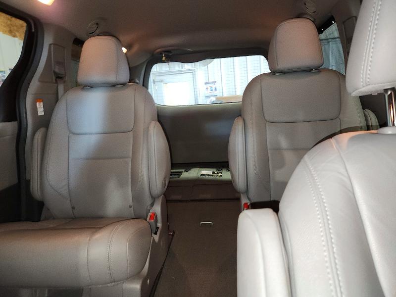 55655906 :رقم المزاد ، 5TDDZ3DC2JS201880 vin ، 2018 Toyota Sienna مزاد بيع
