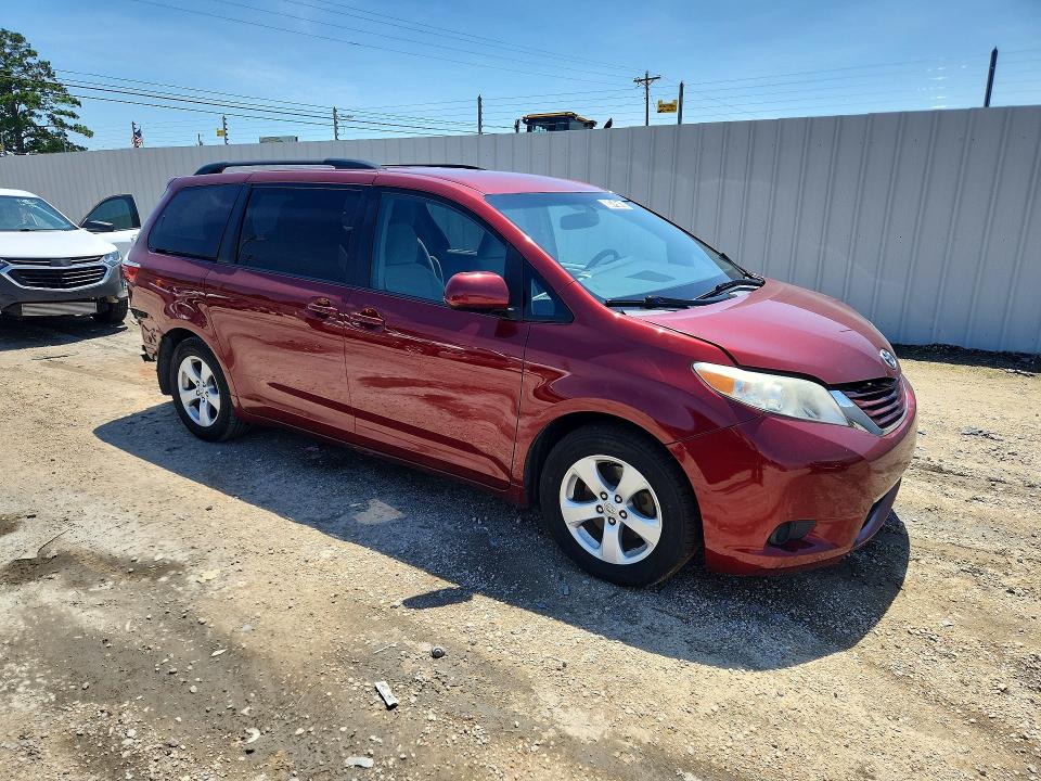 2017 Toyota Sienna მანქანა იყიდება აუქციონზე, vin: 5TDKZ3DCXHS799332, აუქციონის ნომერი: 58745816