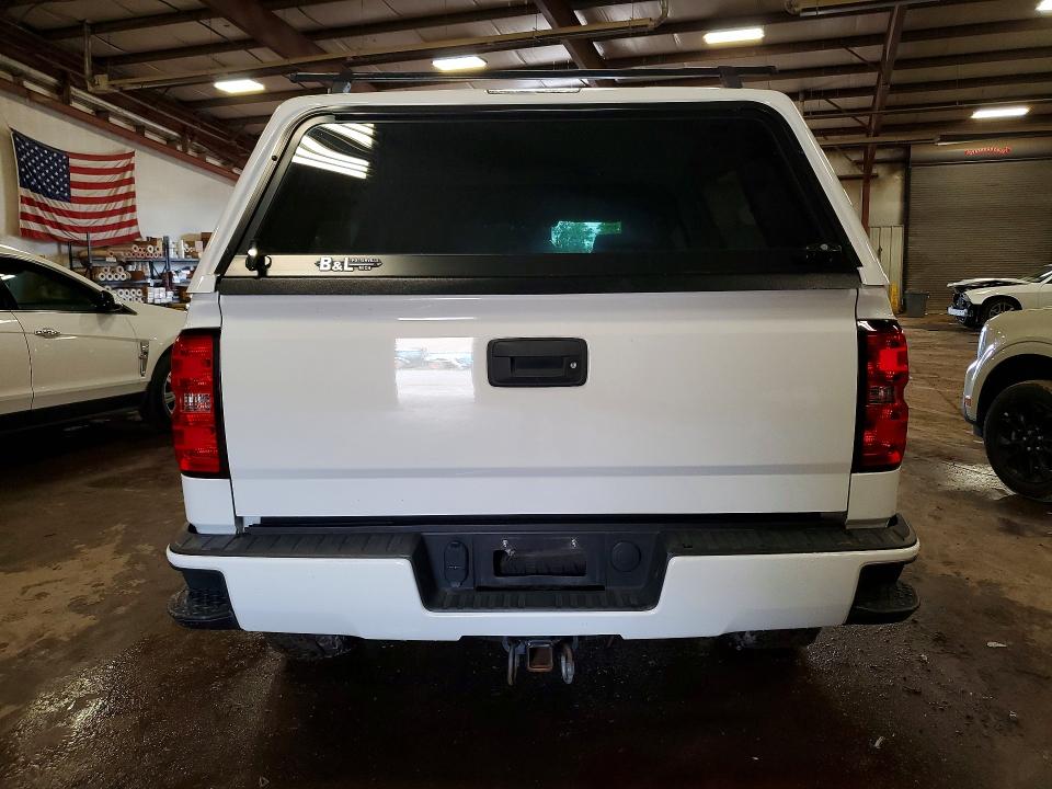 57335766 :رقم المزاد ، 3GCUKREC4JG563360 vin ، 2018 Chevrolet Silverado مزاد بيع