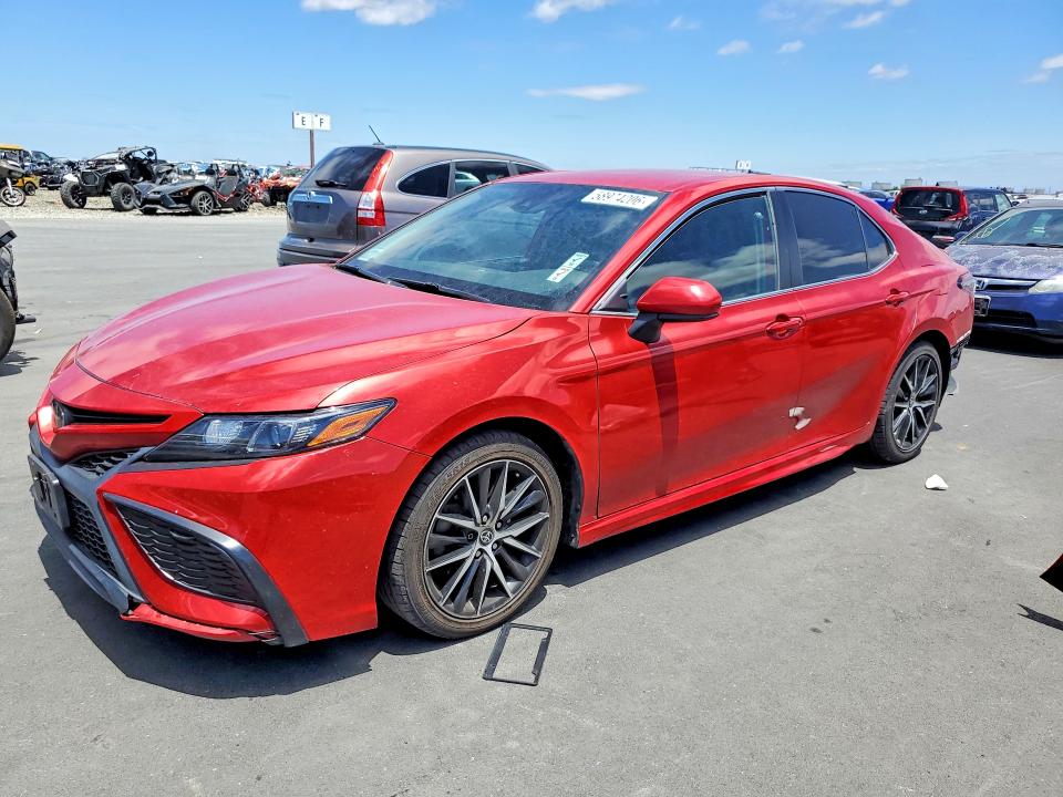 58974206 :رقم المزاد ، 4T1G11AK4MU489157 vin ، 2021 Toyota Camry مزاد بيع