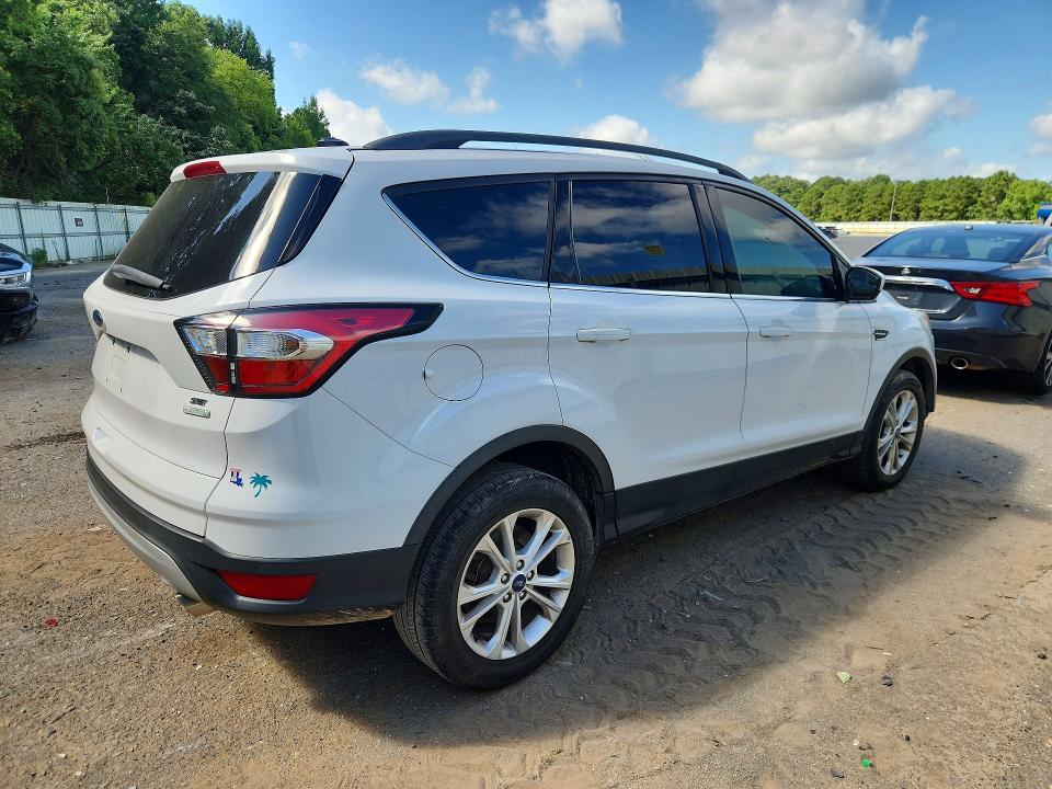 Продаж на аукціоні авто 2018 Ford Escape, vin: 1FMCU0GD7JUC64879, номер лоту: 55820066