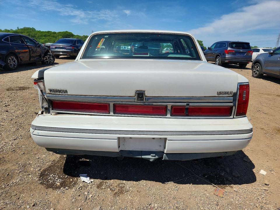 1997 Lincoln Town Car მანქანა იყიდება აუქციონზე, vin: 1LNLM82W1VY633645, აუქციონის ნომერი: 56130336