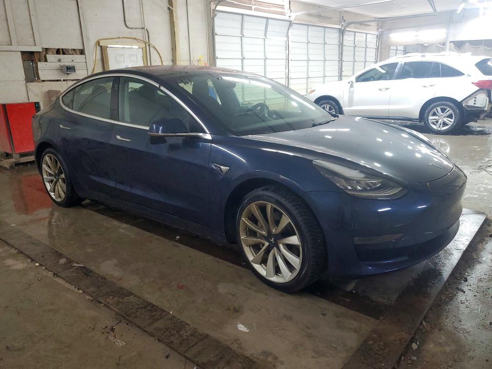 57707156 :رقم المزاد ، 5YJ3E1EAXJF013699 vin ، 2018 Tesla Model 3 مزاد بيع
