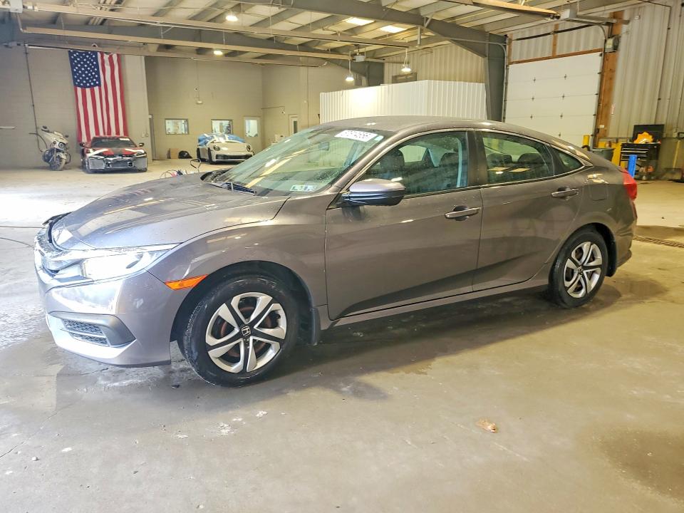 Auction sale of the 2017 Honda Civic, vin: 2HGFC2F51HH565883, lot number: 57614656