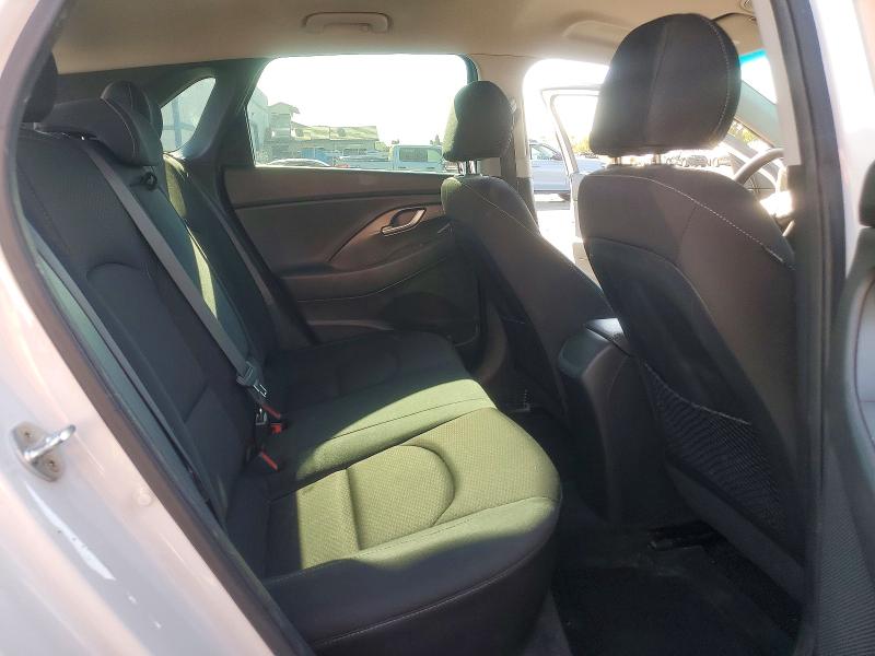 2018 Hyundai Elantra Gt მანქანა იყიდება აუქციონზე, vin: KMHH35LE8JU031663, აუქციონის ნომერი: 57625236