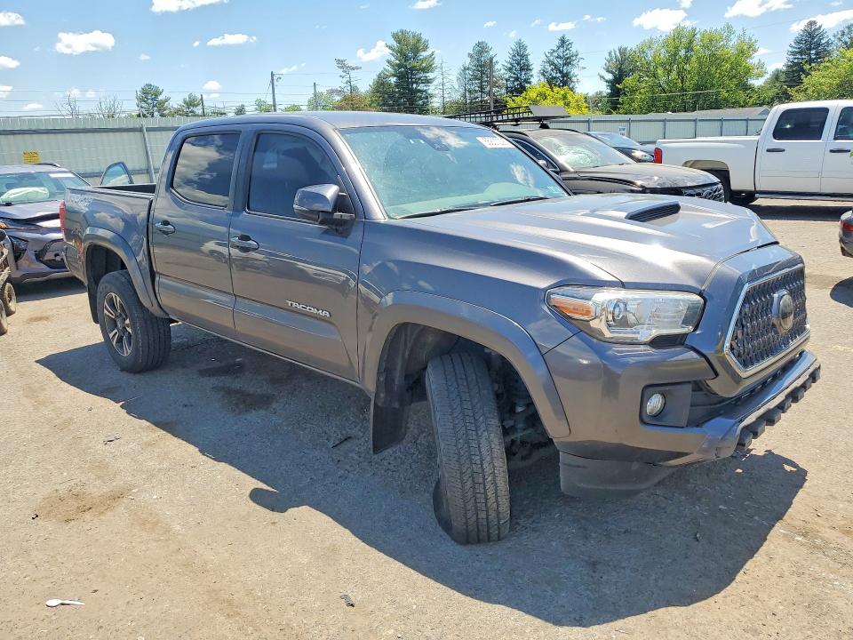 55837226 :رقم المزاد ، 5TFCZ5AN3JX161011 vin ، 2018 Toyota Tacoma مزاد بيع