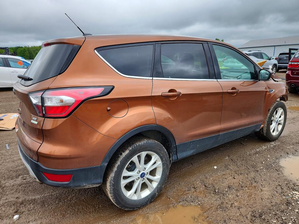 Продажа на аукционе авто 2017 Ford Escape, vin: 1FMCU0GD0HUD07047, номер лота: 58394326