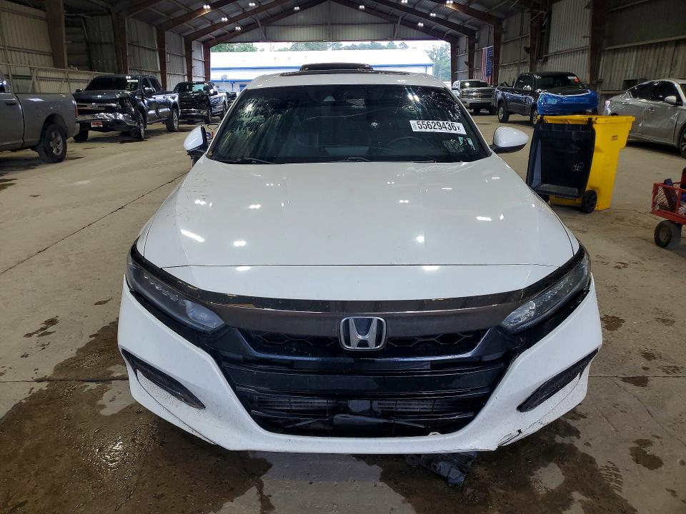 55629436 :رقم المزاد ، 1HGCV2F33JA050853 vin ، 2018 Honda Accord مزاد بيع