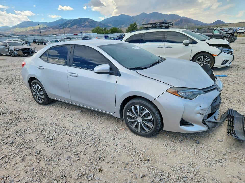 58812096 :رقم المزاد ، 2T1BURHE5HC760525 vin ، 2017 Toyota Corolla مزاد بيع