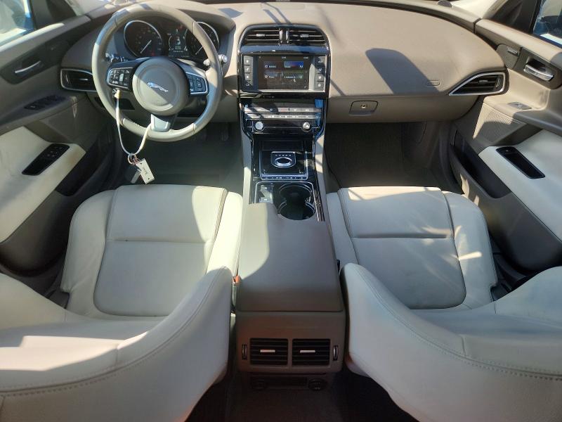 55687286 :رقم المزاد ، SAJAJ4BVXHA973363 vin ، 2017 Jaguar Xe مزاد بيع