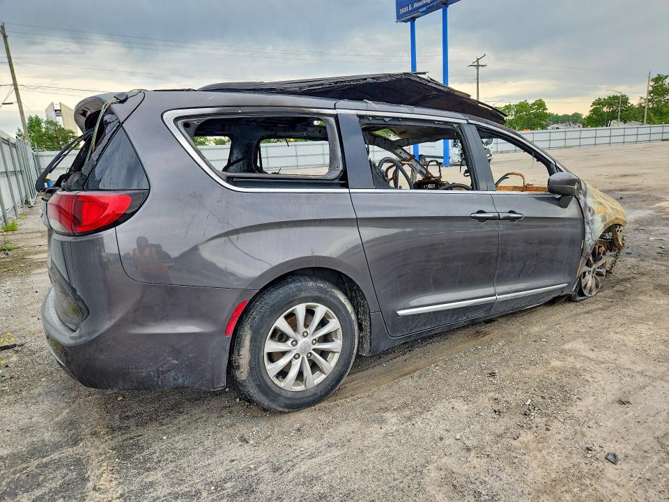 58394746 :رقم المزاد ، 2C4RC1BG7HR598359 vin ، 2017 Chrysler Pacifica مزاد بيع