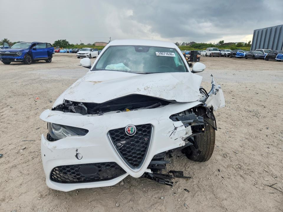 Продажа на аукционе авто 2017 Alfa Romeo Giulia, vin: ZARFAEBN3H7535619, номер лота: 59071636
