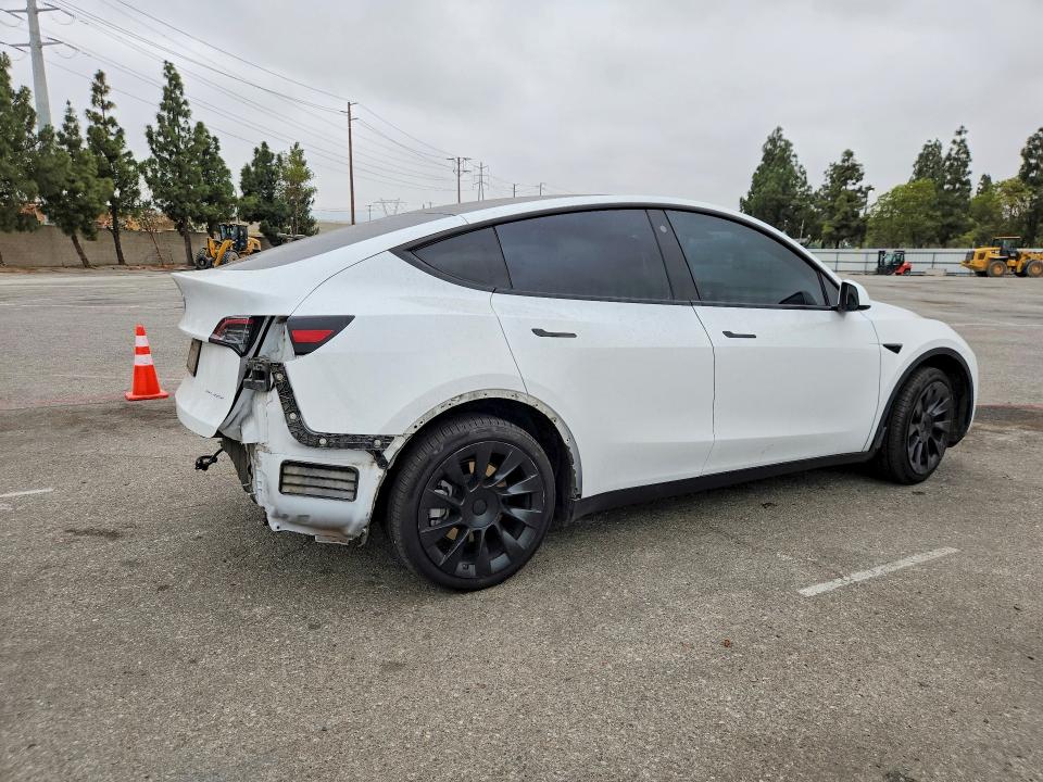 54956556 :رقم المزاد ، 5YJYGAEE6MF243747 vin ، 2021 Tesla Model Y مزاد بيع