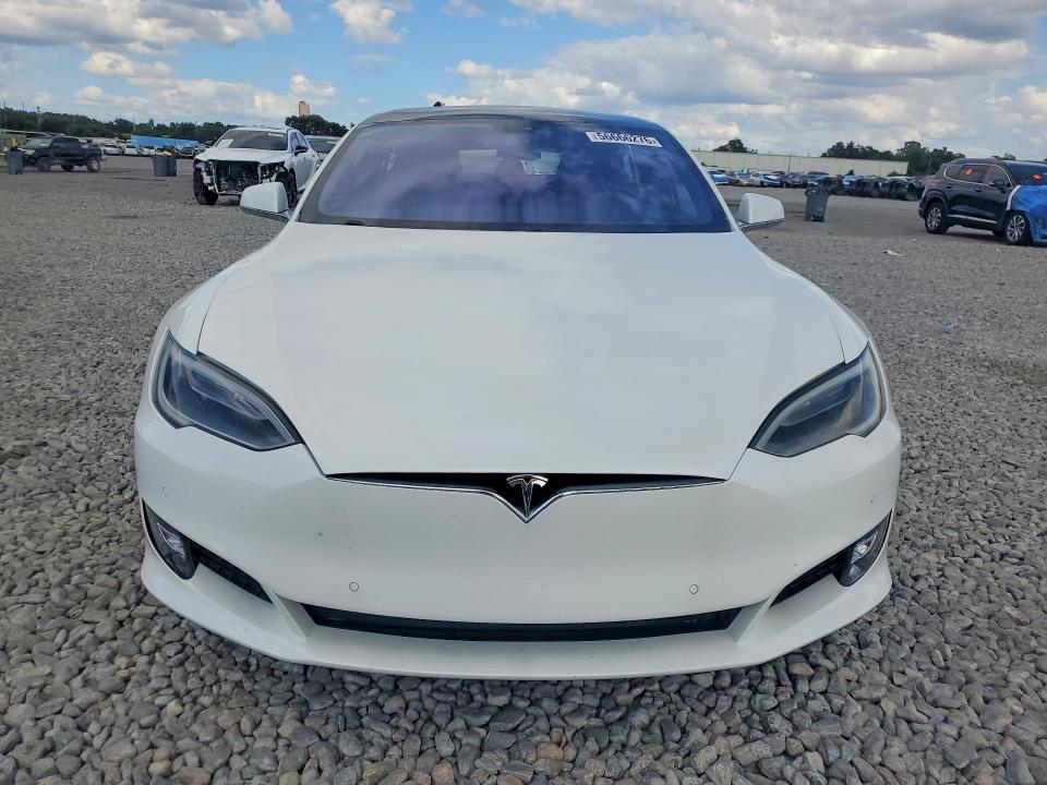 56666276 :رقم المزاد ، 5YJSA1E24JF281793 vin ، 2018 Tesla Model S مزاد بيع