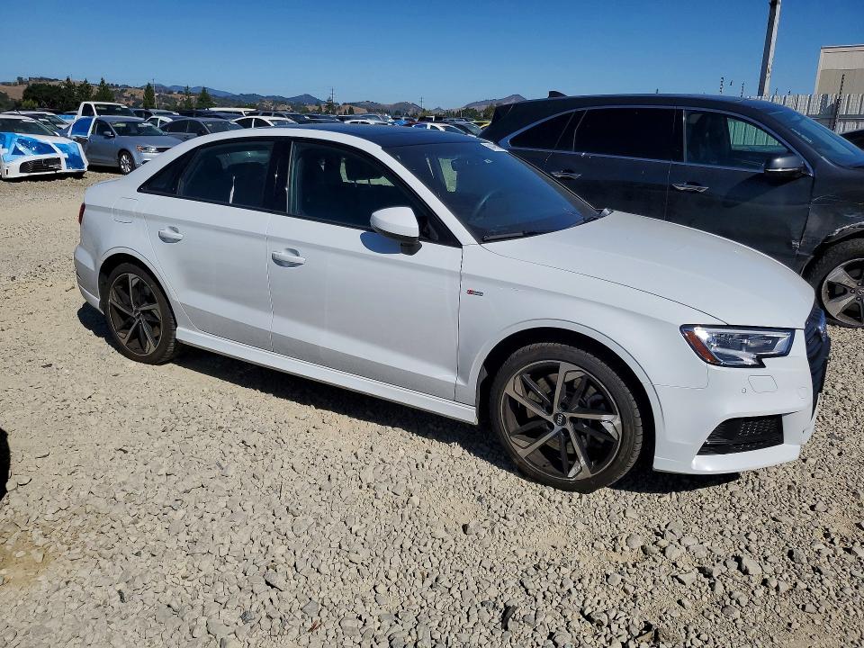 56449076 :رقم المزاد ، WAUBEGFF3LA100233 vin ، 2020 Audi A3 مزاد بيع
