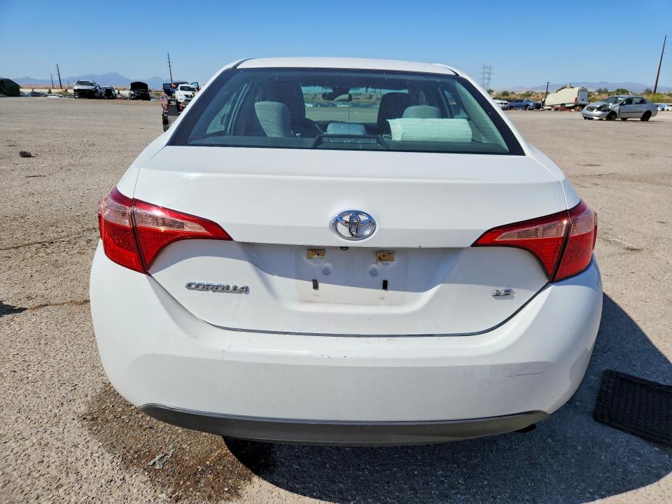 Продаж на аукціоні авто 2018 Toyota Corolla, vin: 5YFBURHE4JP828271, номер лоту: 55814026