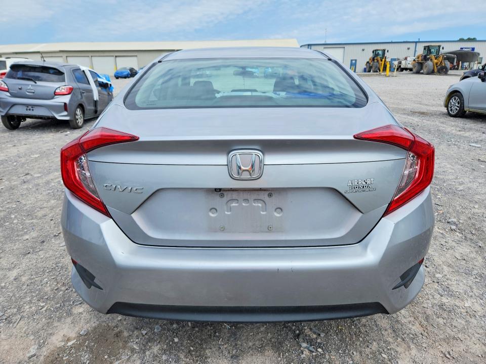 55881816 :رقم المزاد ، 19XFC2F50JE020516 vin ، 2018 Honda Civic مزاد بيع