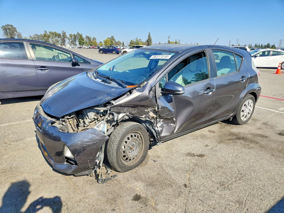 56317516 :رقم المزاد ، JTDKDTB33E1565267 vin ، 2014 Toyota Prius C مزاد بيع