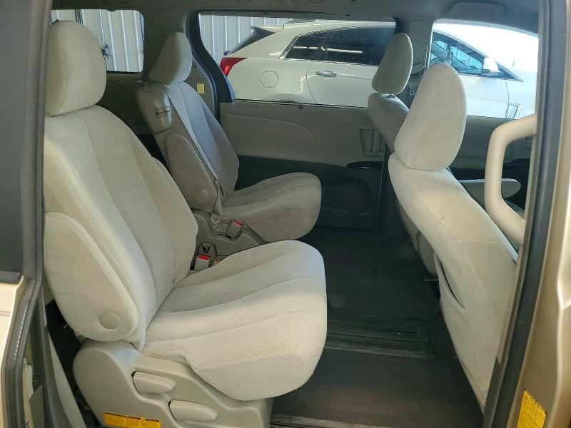 58559516 :رقم المزاد ، 5TDKK3DC7BS008699 vin ، 2011 Toyota Sienna مزاد بيع