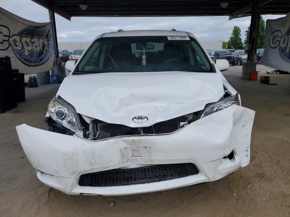 Продажа на аукционе авто 2017 Toyota Sienna, vin: 5TDKZ3DC3HS883024, номер лота: 58311466
