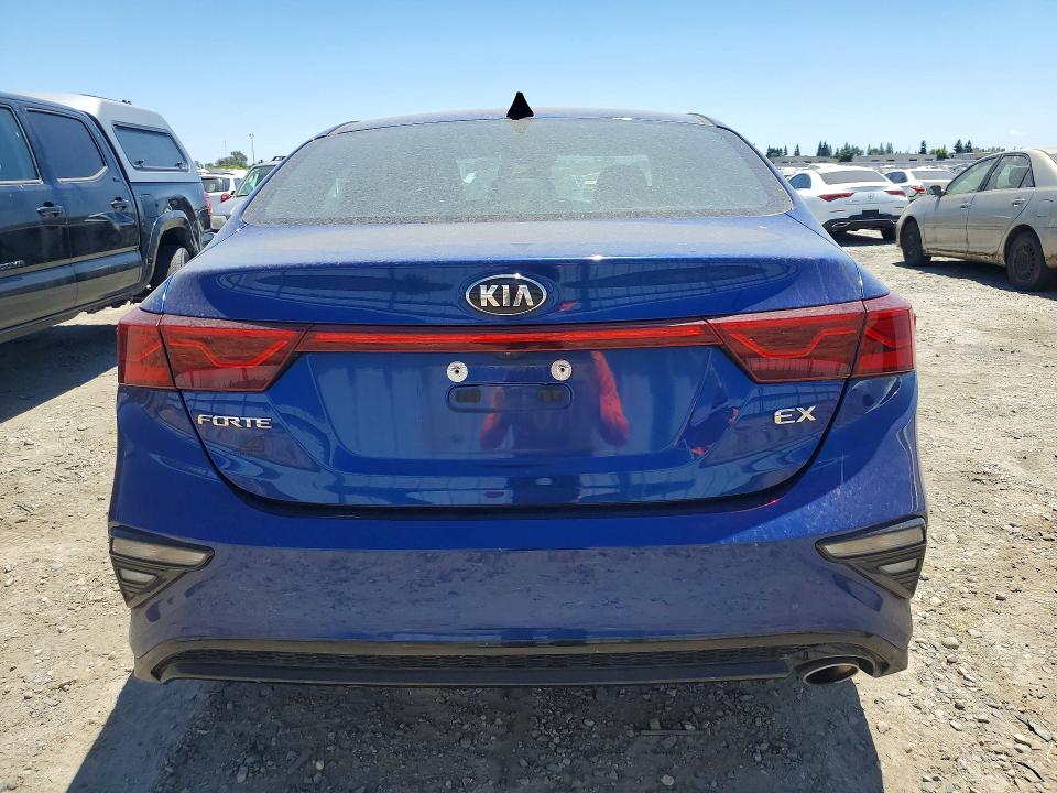 2021 Kia Forte მანქანა იყიდება აუქციონზე, vin: 3KPF54AD8ME280493, აუქციონის ნომერი: 58589486