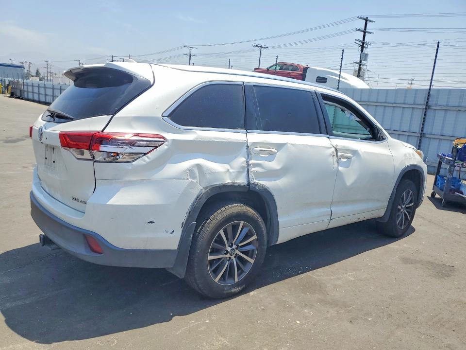 Продажа на аукционе авто 2017 Toyota Highlander, vin: 5TDJZRFH5HS514222, номер лота: 55648956